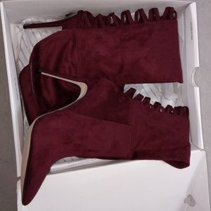 Women's Aldo's knee boots. 4.5 inch heel.
